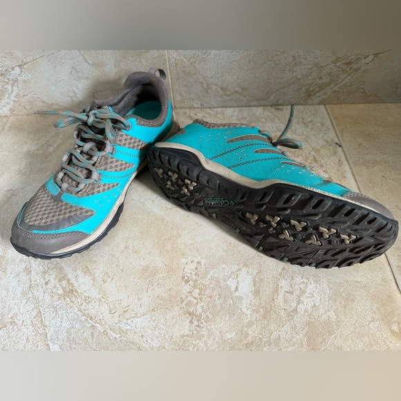 Columbia women’s hiking shoes - Picture 5 of 6